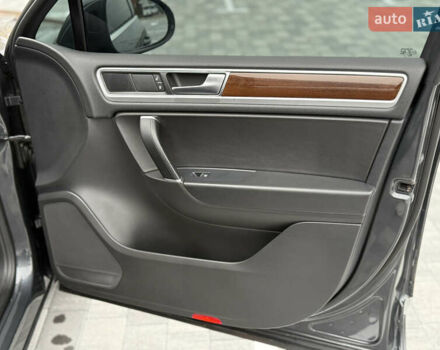 Серый Фольксваген Туарег, объемом двигателя 3 л и пробегом 186 тыс. км за 22500 $, фото 26 на Automoto.ua