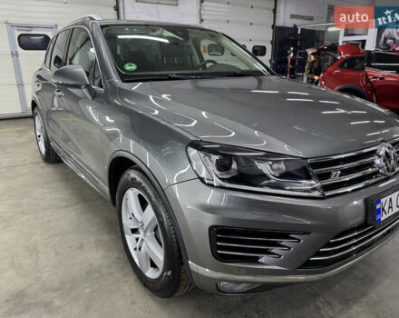 Сірий Фольксваген Туарег, об'ємом двигуна 2.97 л та пробігом 104 тис. км за 29900 $, фото 2 на Automoto.ua