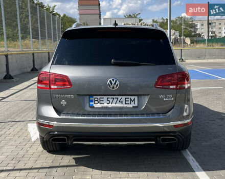 Серый Фольксваген Туарег, объемом двигателя 3 л и пробегом 173 тыс. км за 32000 $, фото 5 на Automoto.ua
