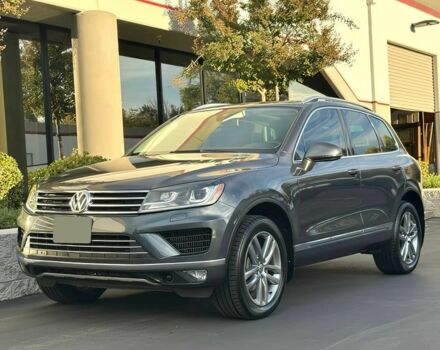 Сірий Фольксваген Туарег, об'ємом двигуна 3 л та пробігом 71 тис. км за 10000 $, фото 1 на Automoto.ua