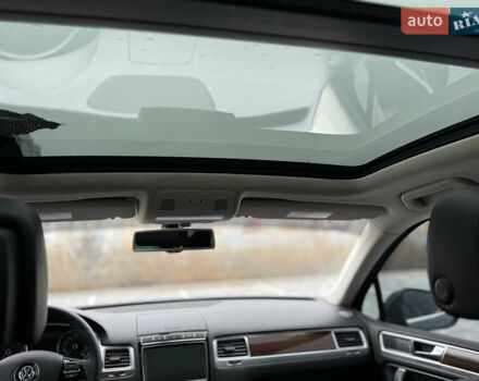 Серый Фольксваген Туарег, объемом двигателя 3 л и пробегом 186 тыс. км за 22500 $, фото 33 на Automoto.ua