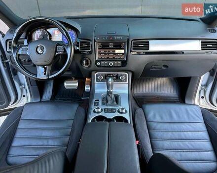 Серый Фольксваген Туарег, объемом двигателя 3 л и пробегом 193 тыс. км за 23450 $, фото 62 на Automoto.ua