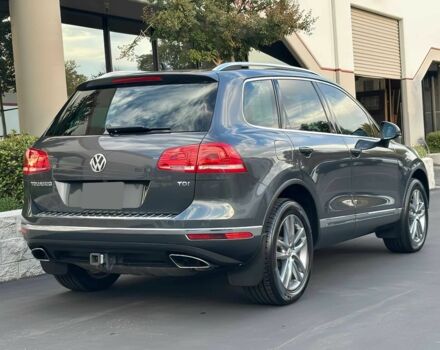 Сірий Фольксваген Туарег, об'ємом двигуна 3 л та пробігом 71 тис. км за 10000 $, фото 3 на Automoto.ua