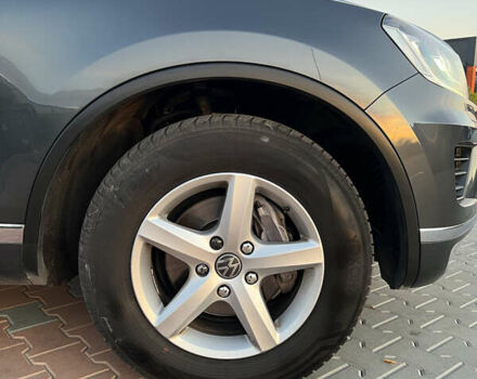 Серый Фольксваген Туарег, объемом двигателя 2.97 л и пробегом 200 тыс. км за 28500 $, фото 22 на Automoto.ua