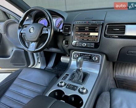 Серый Фольксваген Туарег, объемом двигателя 3 л и пробегом 193 тыс. км за 23450 $, фото 61 на Automoto.ua