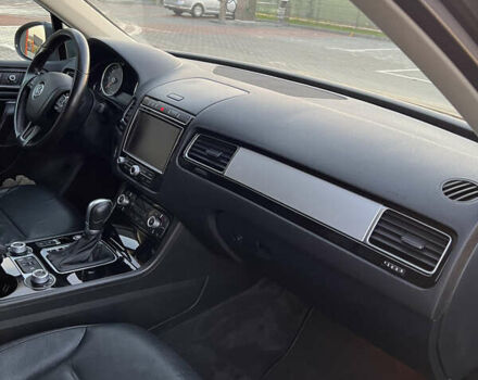 Серый Фольксваген Туарег, объемом двигателя 2.97 л и пробегом 200 тыс. км за 28500 $, фото 40 на Automoto.ua