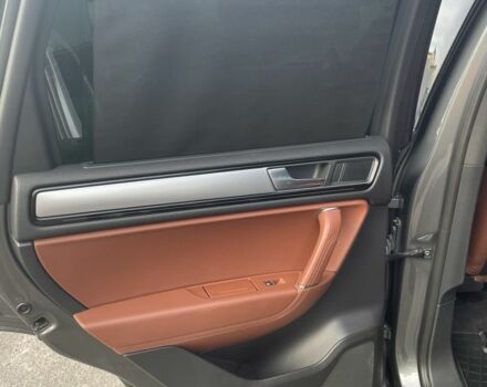 Сірий Фольксваген Туарег, об'ємом двигуна 3 л та пробігом 262 тис. км за 27999 $, фото 13 на Automoto.ua