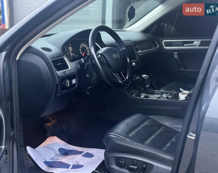 Серый Фольксваген Туарег, объемом двигателя 2.97 л и пробегом 268 тыс. км за 19700 $, фото 8 на Automoto.ua