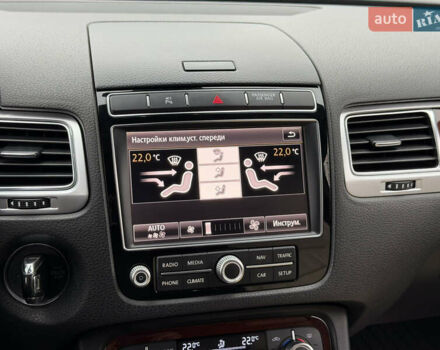 Серый Фольксваген Туарег, объемом двигателя 3 л и пробегом 228 тыс. км за 24900 $, фото 56 на Automoto.ua