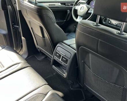 Серый Фольксваген Туарег, объемом двигателя 3 л и пробегом 173 тыс. км за 32000 $, фото 24 на Automoto.ua