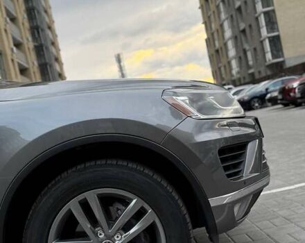 Серый Фольксваген Туарег, объемом двигателя 3 л и пробегом 190 тыс. км за 24000 $, фото 5 на Automoto.ua