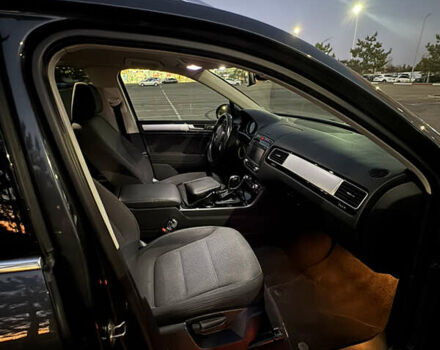 Серый Фольксваген Туарег, объемом двигателя 2.97 л и пробегом 186 тыс. км за 23500 $, фото 4 на Automoto.ua