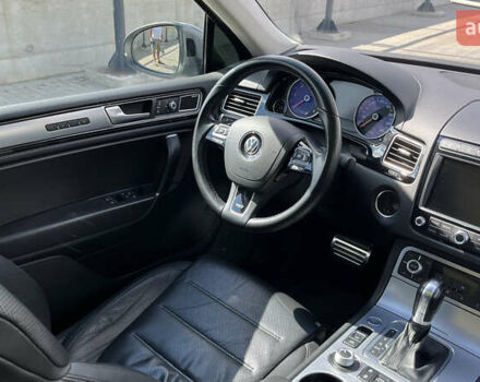 Серый Фольксваген Туарег, объемом двигателя 3 л и пробегом 173 тыс. км за 32000 $, фото 14 на Automoto.ua