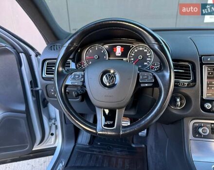 Серый Фольксваген Туарег, объемом двигателя 3 л и пробегом 193 тыс. км за 23450 $, фото 64 на Automoto.ua