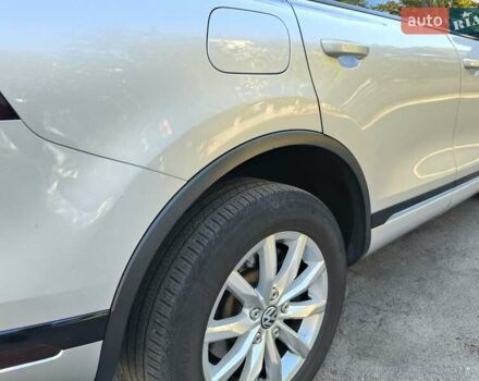 Серый Фольксваген Туарег, объемом двигателя 3.6 л и пробегом 174 тыс. км за 19000 $, фото 6 на Automoto.ua