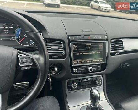 Серый Фольксваген Туарег, объемом двигателя 2.97 л и пробегом 196 тыс. км за 28000 $, фото 20 на Automoto.ua