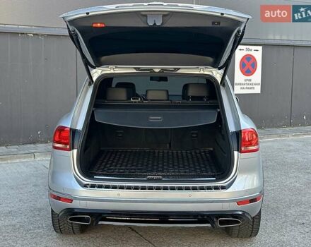 Серый Фольксваген Туарег, объемом двигателя 3 л и пробегом 193 тыс. км за 23450 $, фото 99 на Automoto.ua