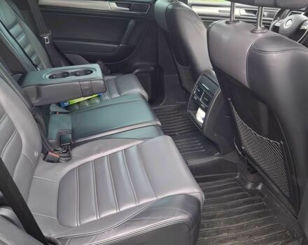 Серый Фольксваген Туарег, объемом двигателя 3 л и пробегом 80 тыс. км за 13000 $, фото 10 на Automoto.ua