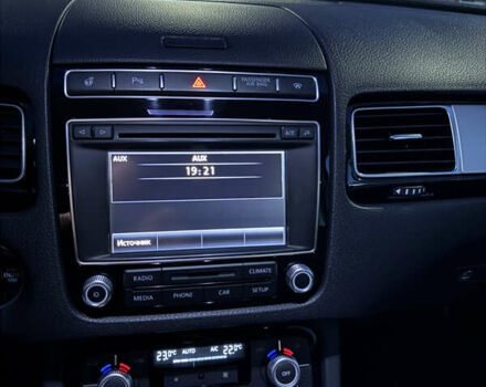 Серый Фольксваген Туарег, объемом двигателя 2.97 л и пробегом 186 тыс. км за 23500 $, фото 14 на Automoto.ua