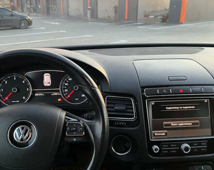 Серый Фольксваген Туарег, объемом двигателя 2.97 л и пробегом 200 тыс. км за 28500 $, фото 48 на Automoto.ua