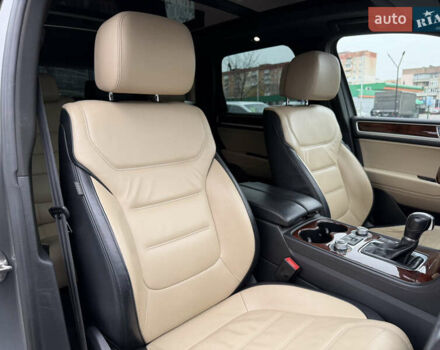 Серый Фольксваген Туарег, объемом двигателя 3 л и пробегом 228 тыс. км за 24900 $, фото 47 на Automoto.ua