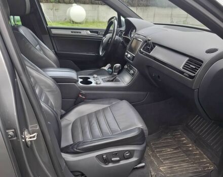 Серый Фольксваген Туарег, объемом двигателя 3 л и пробегом 80 тыс. км за 13000 $, фото 8 на Automoto.ua