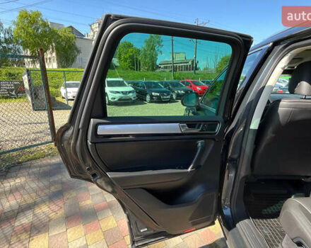 Серый Фольксваген Туарег, объемом двигателя 3 л и пробегом 158 тыс. км за 22900 $, фото 20 на Automoto.ua