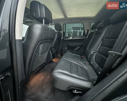 Серый Фольксваген Туарег, объемом двигателя 2.97 л и пробегом 268 тыс. км за 19700 $, фото 16 на Automoto.ua