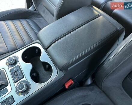 Серый Фольксваген Туарег, объемом двигателя 3 л и пробегом 193 тыс. км за 23450 $, фото 85 на Automoto.ua