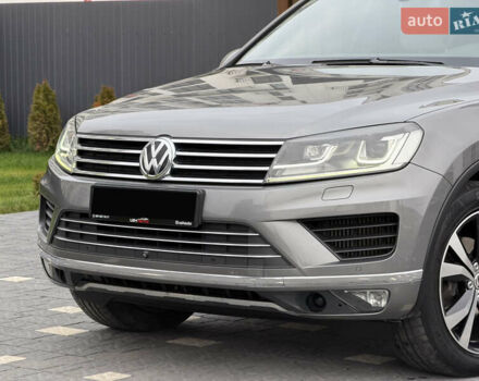 Серый Фольксваген Туарег, объемом двигателя 3 л и пробегом 228 тыс. км за 24900 $, фото 3 на Automoto.ua