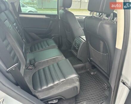 Серый Фольксваген Туарег, объемом двигателя 2.97 л и пробегом 196 тыс. км за 28000 $, фото 7 на Automoto.ua