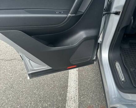 Серый Фольксваген Туарег, объемом двигателя 2.97 л и пробегом 196 тыс. км за 28000 $, фото 6 на Automoto.ua