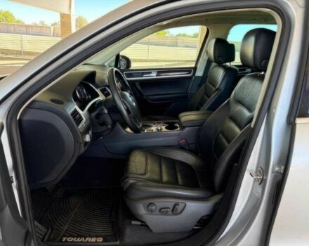 Серый Фольксваген Туарег, объемом двигателя 3 л и пробегом 76 тыс. км за 14000 $, фото 7 на Automoto.ua