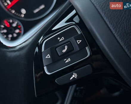 Серый Фольксваген Туарег, объемом двигателя 3 л и пробегом 205 тыс. км за 27500 $, фото 57 на Automoto.ua