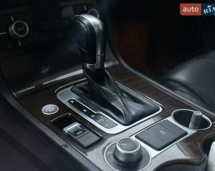 Серый Фольксваген Туарег, объемом двигателя 2.97 л и пробегом 268 тыс. км за 19700 $, фото 12 на Automoto.ua