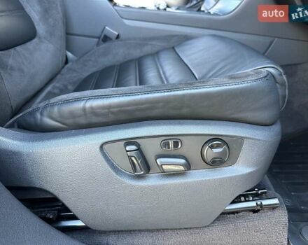 Серый Фольксваген Туарег, объемом двигателя 3 л и пробегом 193 тыс. км за 23450 $, фото 56 на Automoto.ua