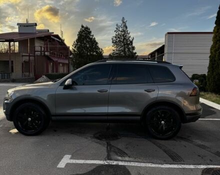 Серый Фольксваген Туарег, объемом двигателя 3 л и пробегом 200 тыс. км за 23500 $, фото 1 на Automoto.ua