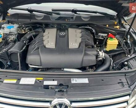 Серый Фольксваген Туарег, объемом двигателя 2.97 л и пробегом 273 тыс. км за 21999 $, фото 6 на Automoto.ua