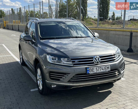 Серый Фольксваген Туарег, объемом двигателя 3 л и пробегом 173 тыс. км за 32000 $, фото 2 на Automoto.ua