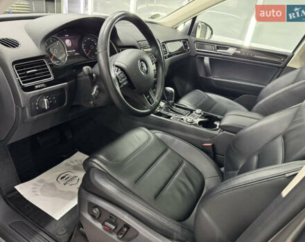 Сірий Фольксваген Туарег, об'ємом двигуна 2.97 л та пробігом 104 тис. км за 29900 $, фото 12 на Automoto.ua