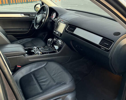 Серый Фольксваген Туарег, объемом двигателя 2.97 л и пробегом 200 тыс. км за 28500 $, фото 45 на Automoto.ua