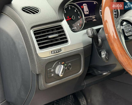 Серый Фольксваген Туарег, объемом двигателя 3 л и пробегом 228 тыс. км за 24900 $, фото 24 на Automoto.ua