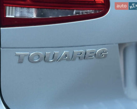 Серый Фольксваген Туарег, объемом двигателя 3 л и пробегом 205 тыс. км за 27500 $, фото 23 на Automoto.ua