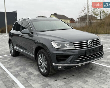 Серый Фольксваген Туарег, объемом двигателя 3 л и пробегом 186 тыс. км за 22500 $, фото 3 на Automoto.ua