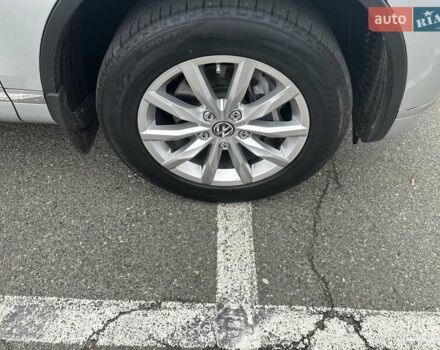 Серый Фольксваген Туарег, объемом двигателя 2.97 л и пробегом 196 тыс. км за 28000 $, фото 18 на Automoto.ua