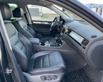 Сірий Фольксваген Туарег, об'ємом двигуна 3 л та пробігом 168 тис. км за 27500 $, фото 4 на Automoto.ua