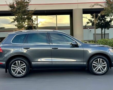 Сірий Фольксваген Туарег, об'ємом двигуна 3 л та пробігом 71 тис. км за 10000 $, фото 6 на Automoto.ua