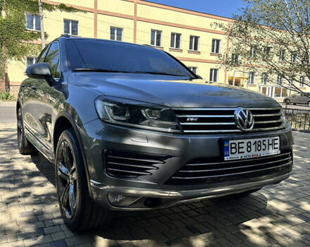 Серый Фольксваген Туарег, объемом двигателя 2.97 л и пробегом 240 тыс. км за 27500 $, фото 21 на Automoto.ua