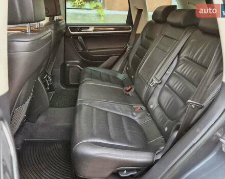 Сірий Фольксваген Туарег, об'ємом двигуна 2.97 л та пробігом 202 тис. км за 22800 $, фото 17 на Automoto.ua