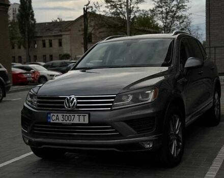 Серый Фольксваген Туарег, объемом двигателя 3 л и пробегом 190 тыс. км за 24000 $, фото 4 на Automoto.ua